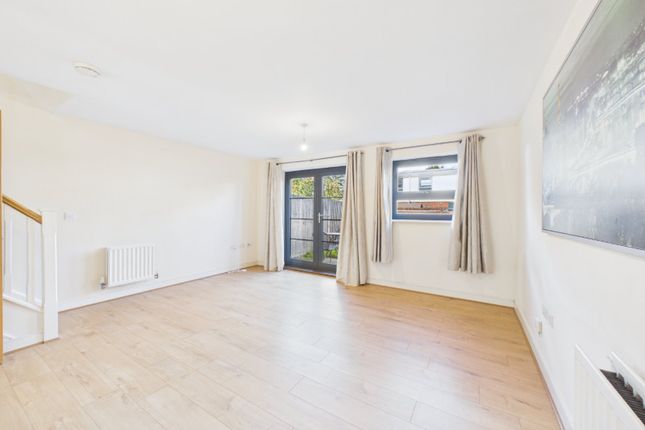14, Pond Road, Farnborough photo 2