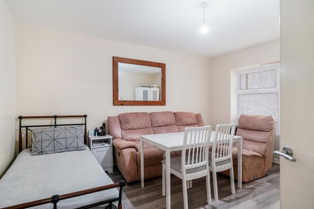 Flat to rent in Church Hill Road, London