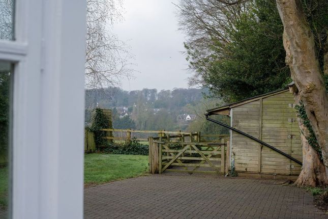 Royal Cottages, The Old Cricket Common, Cookham Dean photo 3