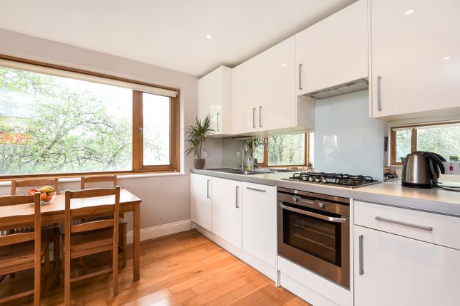 Flat for sale in Kings Mews, Clapham, London