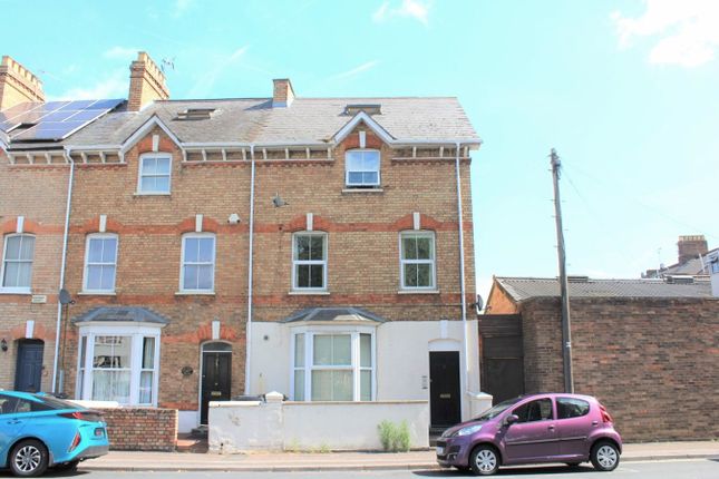 Flat to rent in Belvedere Road, Taunton