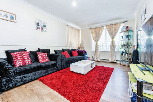 Flat for sale in Richmond Hill, Luton