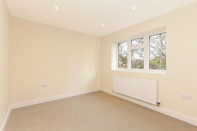 85A,, Runnymede, London photo 4