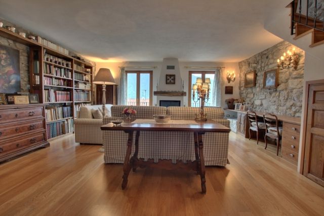 Cottage for sale in Provincia Di Como, Lombardy, Italy