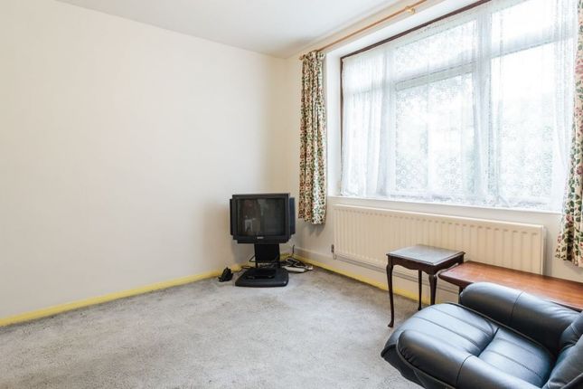 32 Kingsbridge Road, Harold Hill photo 4