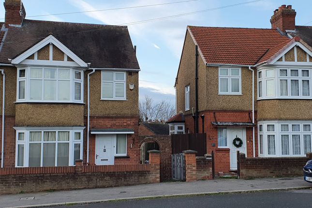 Thumbnail Semi-detached house to rent in Rutland Crescent, Luton