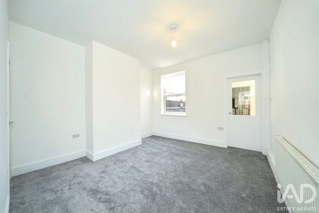 87, Cressett Lane, Brierley Hill photo 3