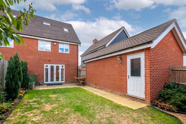 1, Voice Road, Horley photo 4