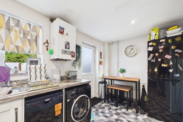 14 Silbury Close, Reading photo 4