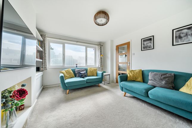 23, Emlyn Road, Surrey photo 2