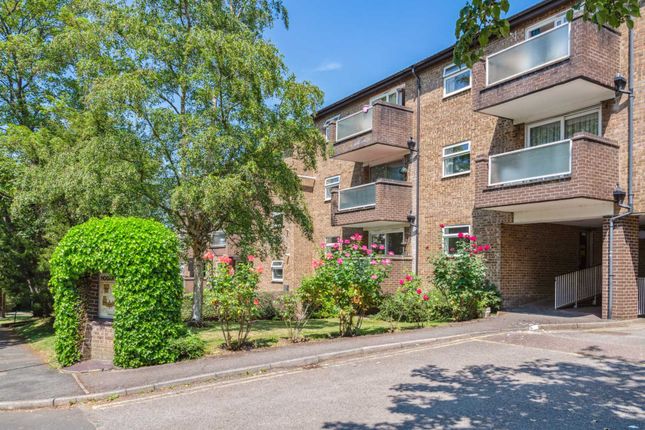 Thumbnail Flat for sale in Hogarth Court, Steeplands, Bushey