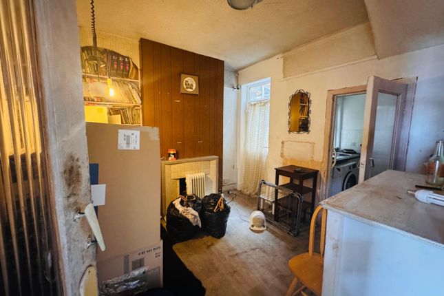 48 Johnson Street, Southall photo 4