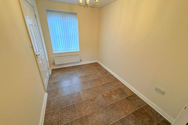 67 Heol Islwyn, Swansea photo 3