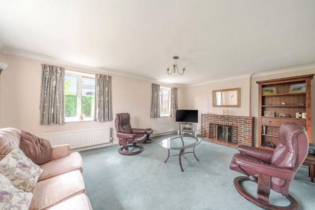 1, Rosefield Gardens, Ottershaw photo 2