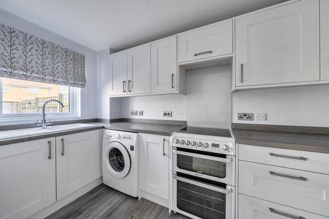 11 SNOWDON CLOSE, Snowdon Close, Thatcham photo 2