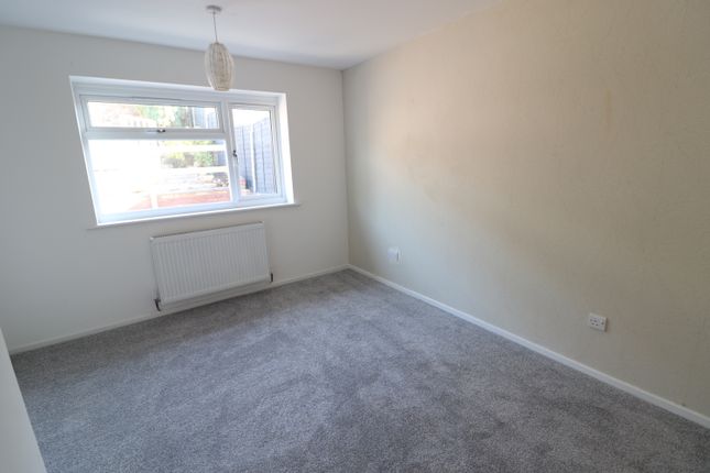 22, HARVEST CLOSE, UPPER  GORNAL photo 4