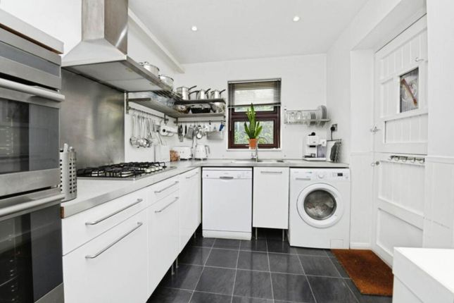 12a, Brentwood Place, Brentwood photo 3