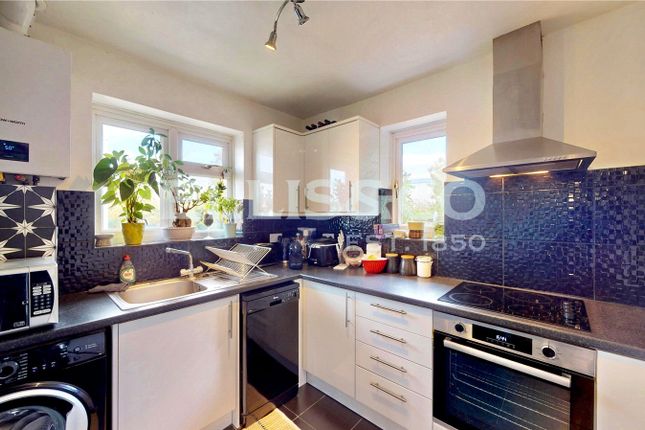 82, Queensbury Road, Wembley photo 4