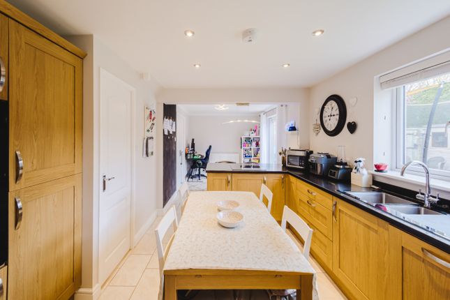 19, Russley Close, Swindon photo 4