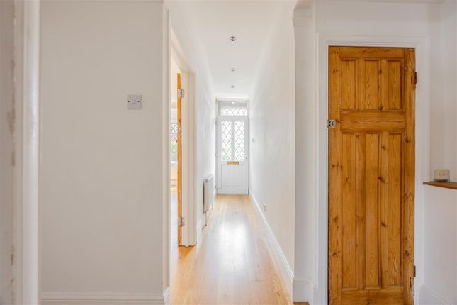 125a, Leigham Court Drive, Leigh-on-Sea photo 4