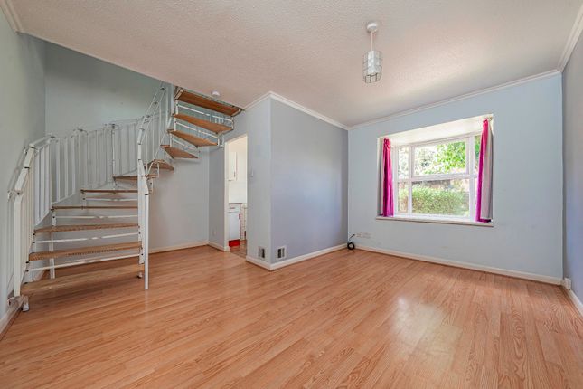 13 Simpson Close, Maidenhead photo 2