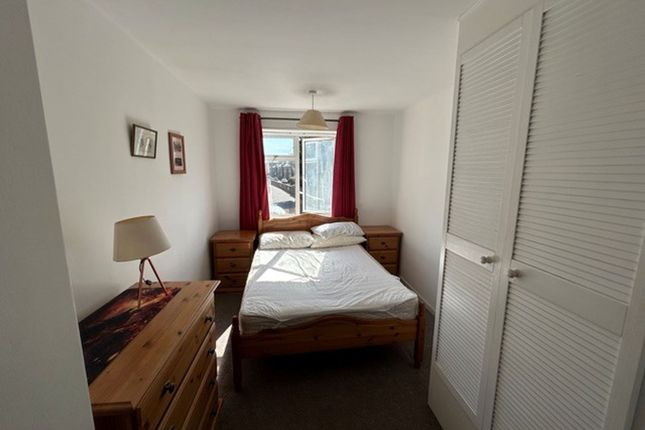 Flat 6, Heathfield Court Heathfield Road, London photo 4
