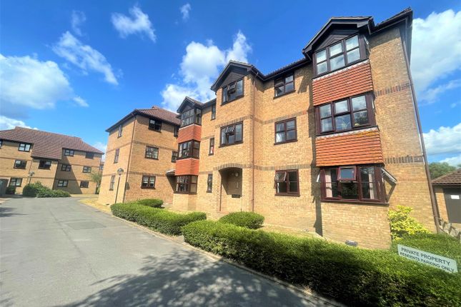 Thumbnail Flat for sale in Mangles Road, Guildford