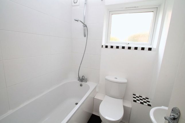 31 Butlers Court, High Wycombe photo 5