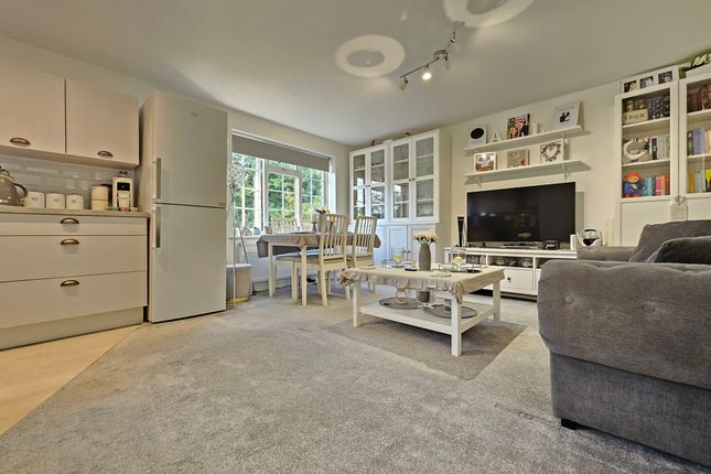 15, Robinson Court, Reading photo 3