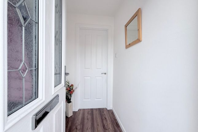 5, Strathmiglo place , Stenhousemuir  photo 2