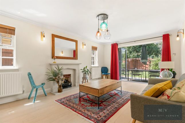 Oakwood, 7, Harding Close, Croydon photo 2