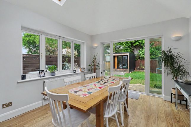 29 The Woodlands, Esher photo 4