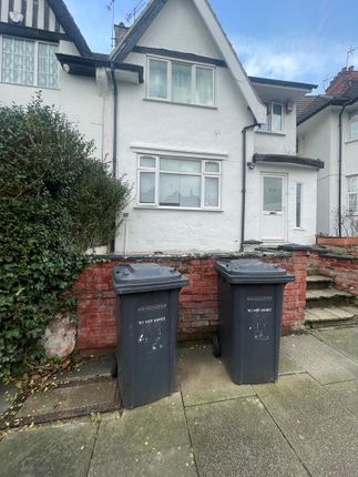 Thumbnail Room to rent in Clifton Gardens, London