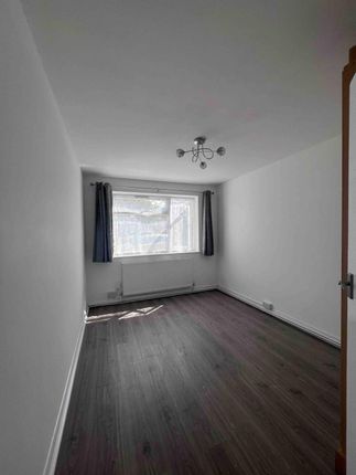 Flat to rent in Manor Road, Harrow-On-The-Hill, Harrow