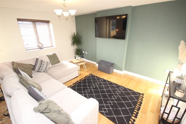 Thumbnail Flat for sale in Luanne Close, Cradley Heath