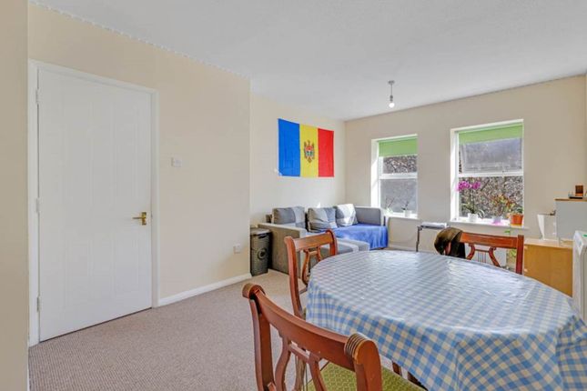 106, Aaron Hill Road, London photo 4
