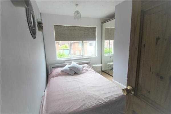 65, The Vale, Feltham photo 5