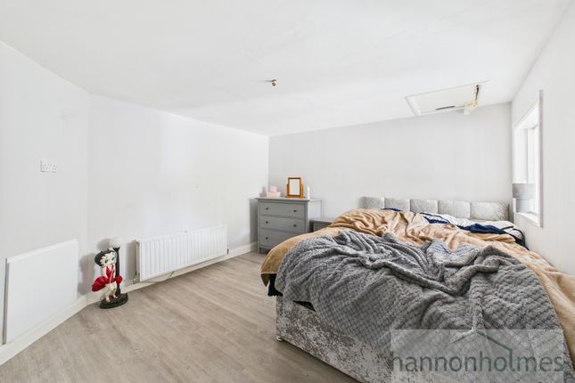 Cam05283G0-Pr0050-Still005