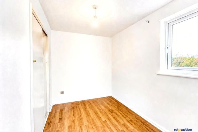Flat 10, Hilary Court, London photo 3