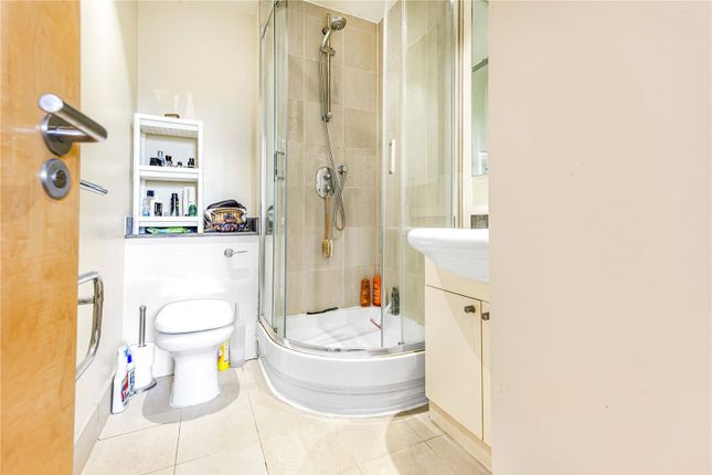 Flat for sale in Clapham Common South Side, London