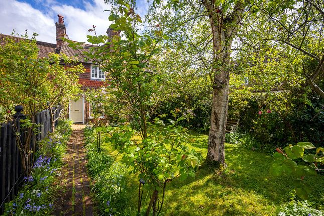 1 White Hart Cottages,, The Street, Cranleigh photo 2