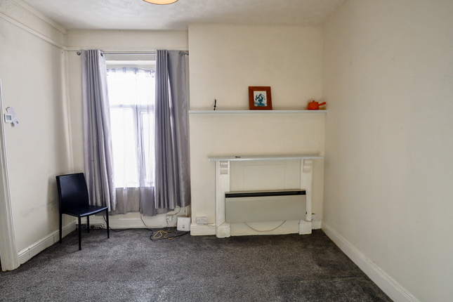 Flat to rent in St. Johns Road, Newport