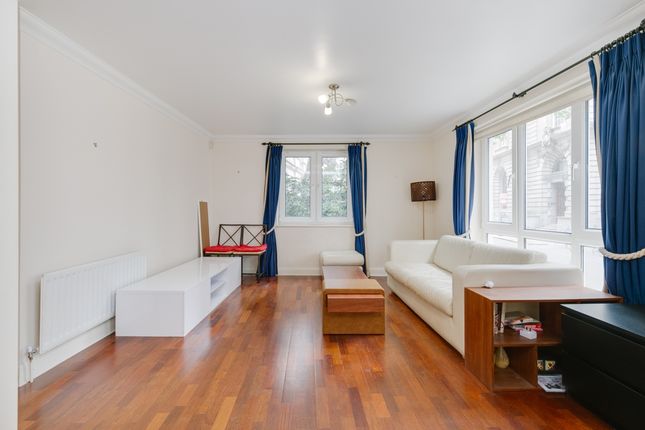 Flat to rent in Little Britain, London