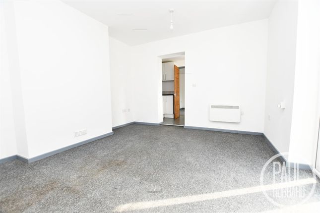 Flat to rent in Beresford Road, Lowestoft, Suffolk
