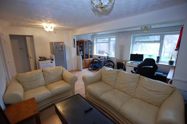 4, Glendon Crescent, Greater Manchester photo 2