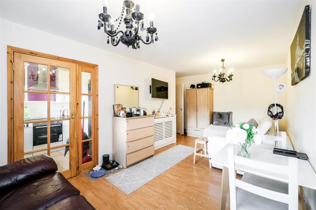 1-bed flat on 24, Lamorna Close, Walthamstow, £265,000