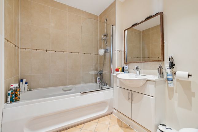 Flat for sale in Axiom Apartments, Sparkes Close, Bromley