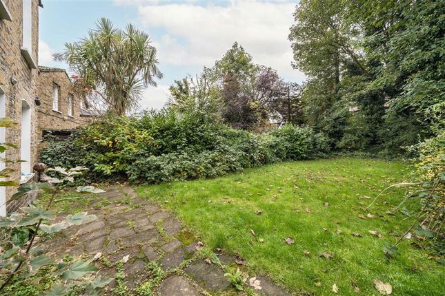 25, Crescent Way, London photo 2