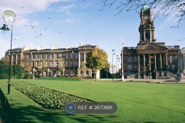Hamilton Square Gardens And Birkenhead Town Hall