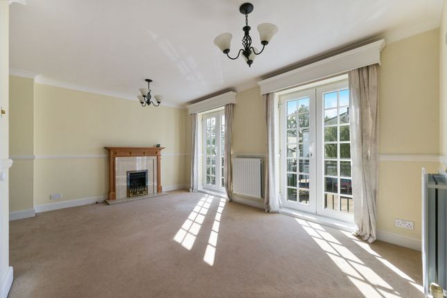 9 St. Theresa Close, Epsom photo 2